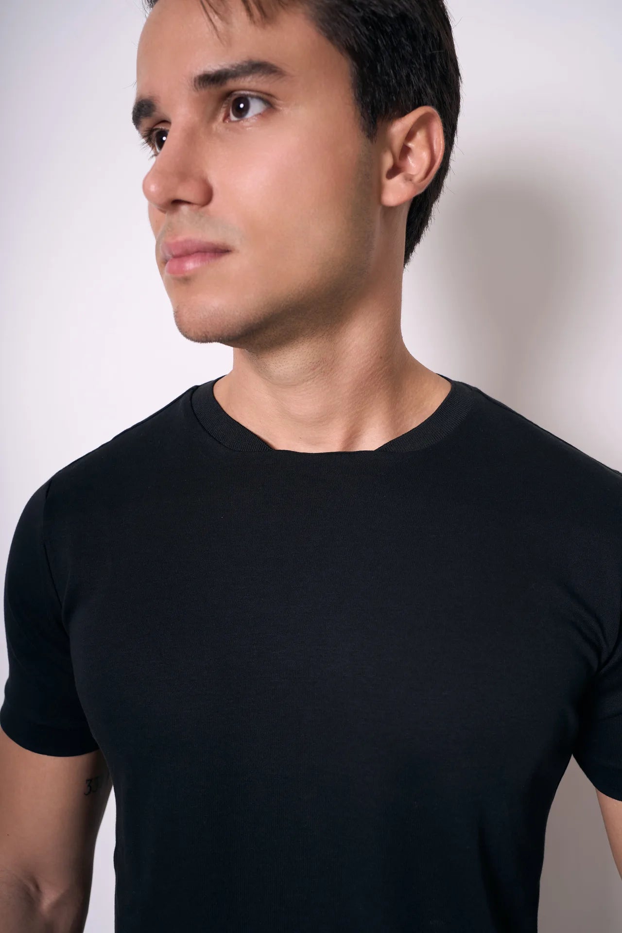 CAMISETA PIMA - GOLA RETA - PRETO - imagem 2